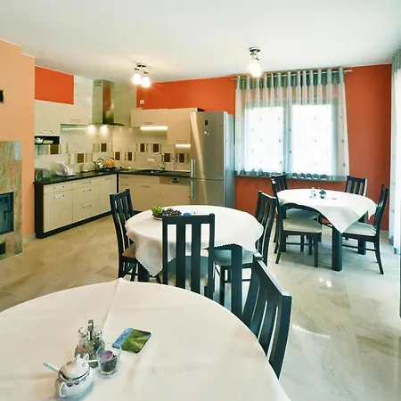 In Near Seaside Vila *